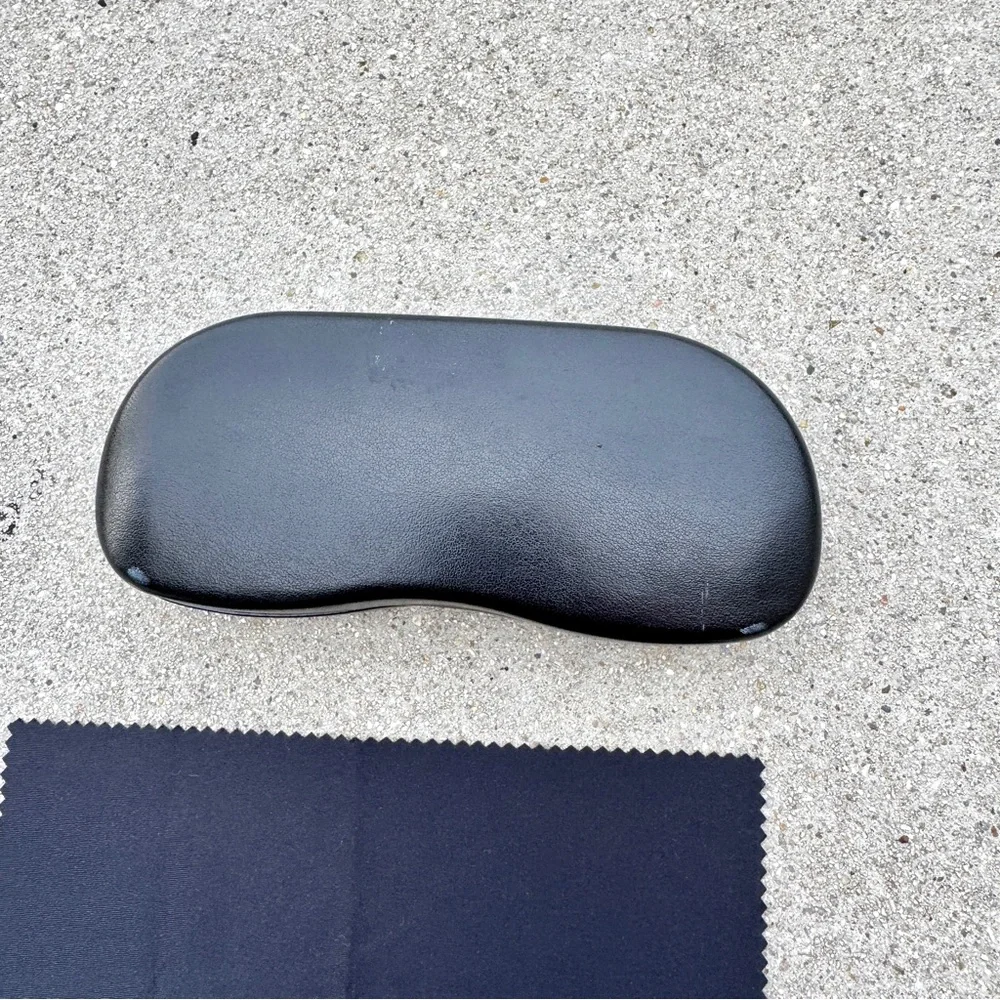 RAY BAN’S black Sunglasses case dust cleaner cloth reading glasses hard case eye